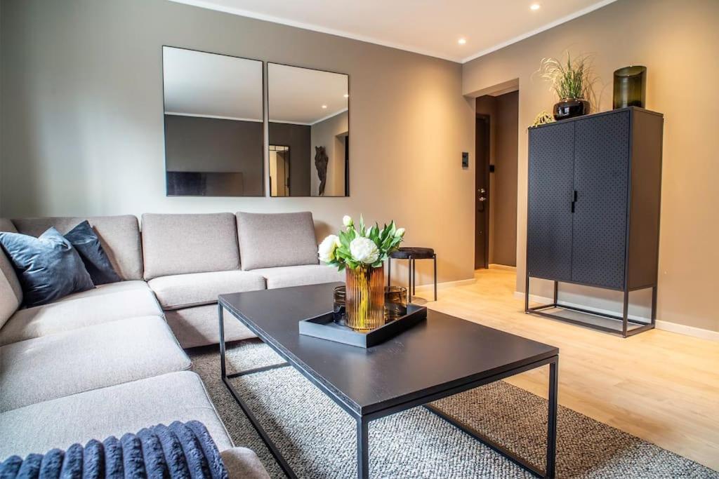 Near Brosundet, Newly Refurnished, Free Street Parking Apartment Олесун Екстериор снимка
