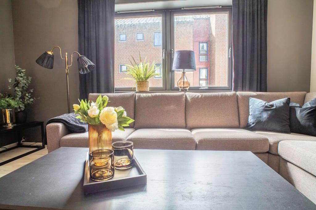 Near Brosundet, Newly Refurnished, Free Street Parking Apartment Олесун Екстериор снимка