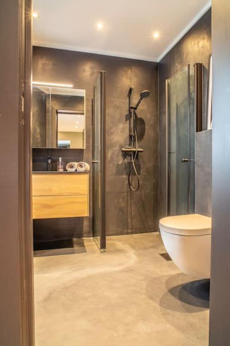 Near Brosundet, Newly Refurnished, Free Street Parking Apartment Олесун Екстериор снимка